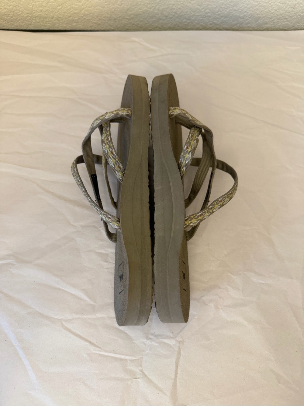 Teva OlowahuWomen’s Taupe Brown Strappy Flip Flop Sandals Sz 8 - Picture 6 of 12